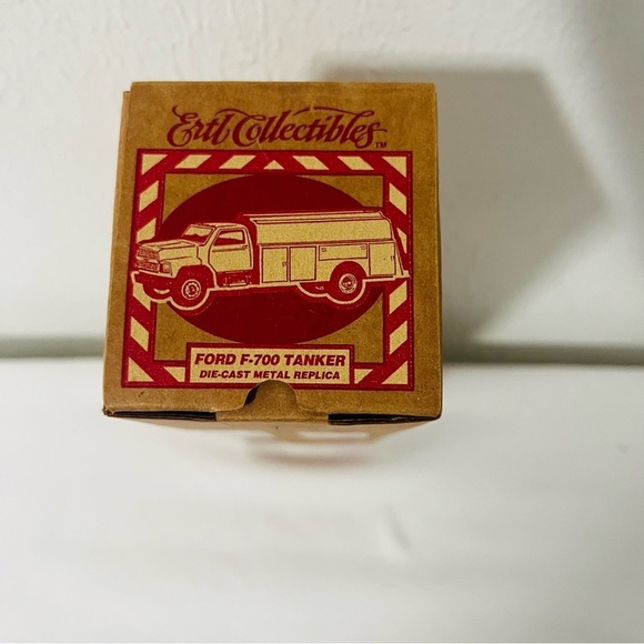 ERTL COMPANY EXXON ESSO Humble FORD F700 TANKER TRUCK DIECAST COIN BANK VINTAGE - Picture 6 of 7